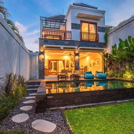 Villa Hitam Putih Legian Bali Seminyak Buitenkant foto