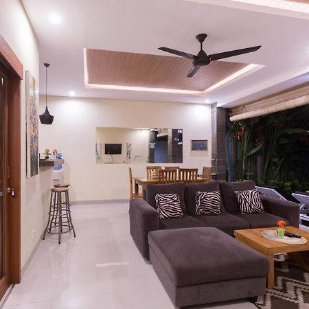 Villa Hitam Putih Legian Bali Seminyak Buitenkant foto