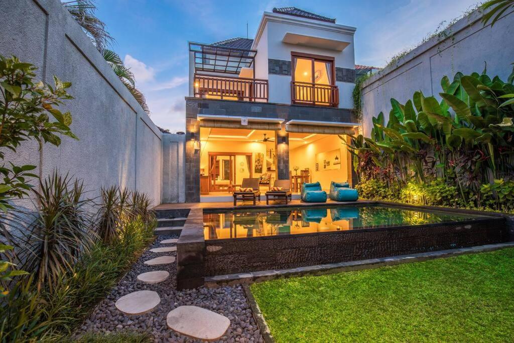 Villa Hitam Putih Legian Bali Seminyak Buitenkant foto