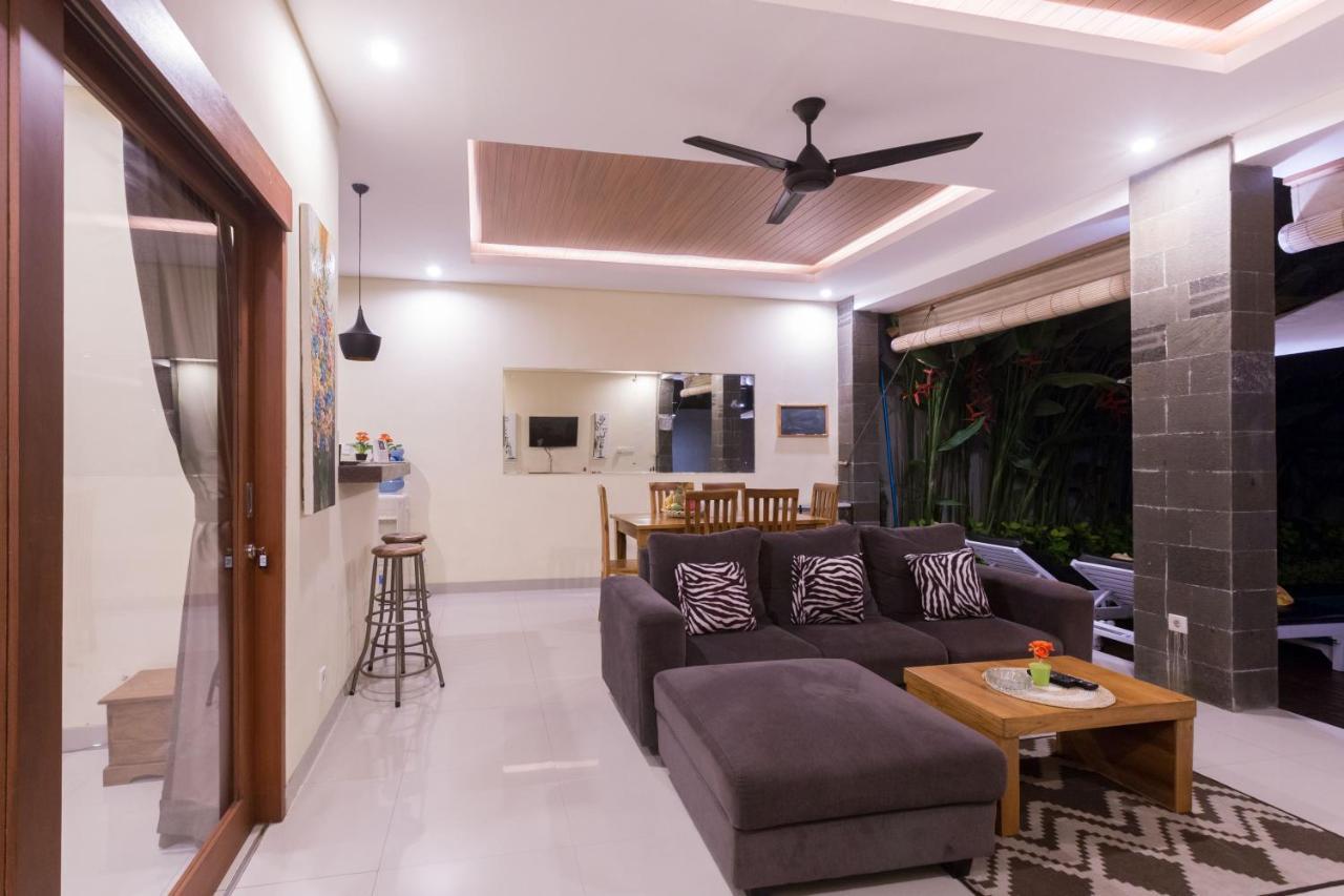 Villa Hitam Putih Legian Bali Seminyak Buitenkant foto