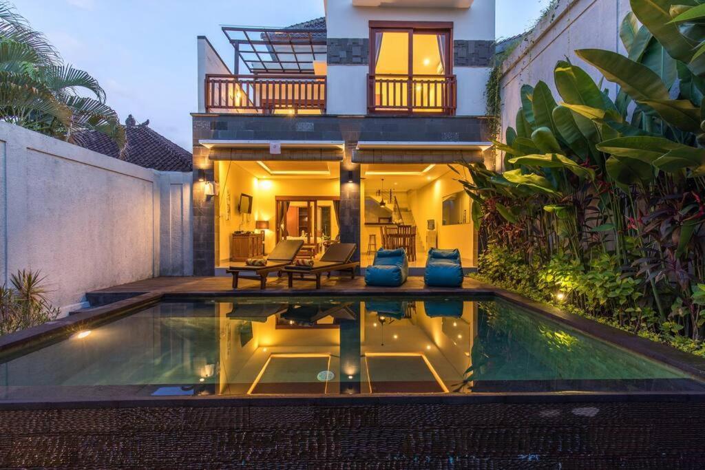 Villa Hitam Putih Legian Bali Seminyak Buitenkant foto
