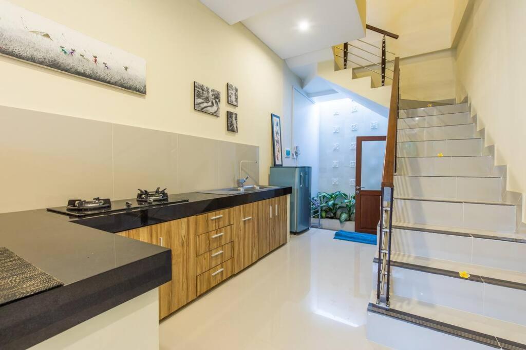 Villa Hitam Putih Legian Bali Seminyak Buitenkant foto