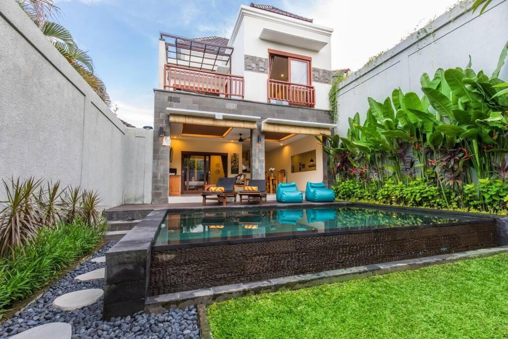 Villa Hitam Putih Legian Bali Seminyak Buitenkant foto