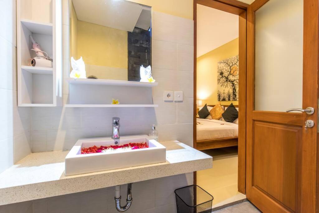Villa Hitam Putih Legian Bali Seminyak Buitenkant foto