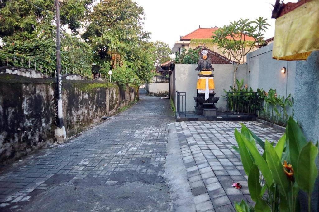 Villa Hitam Putih Legian Bali Seminyak Buitenkant foto