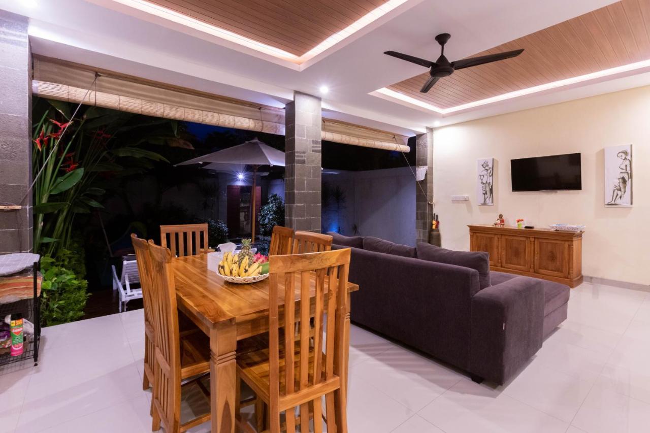 Villa Hitam Putih Legian Bali Seminyak Buitenkant foto