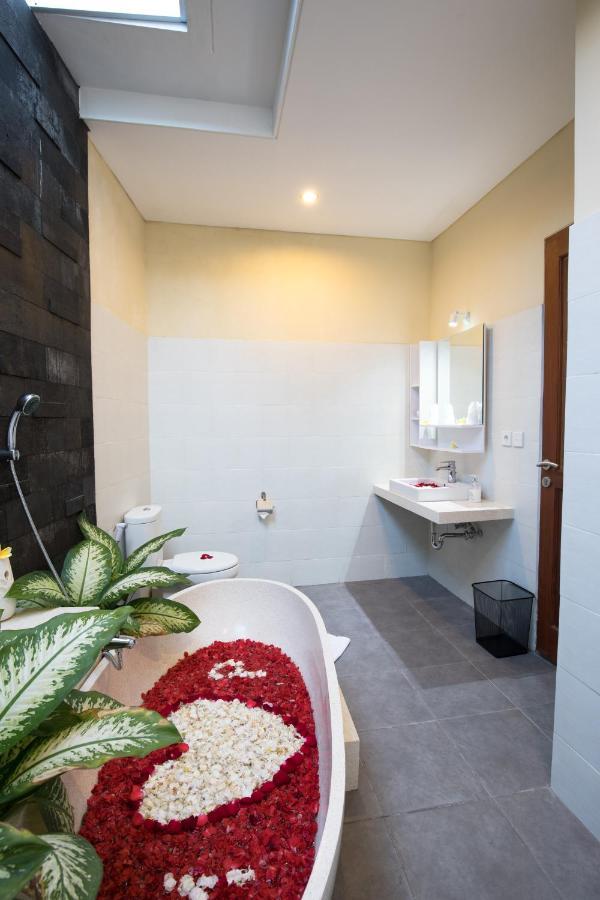 Villa Hitam Putih Legian Bali Seminyak Buitenkant foto